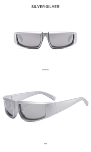 Vues de face et de profil de lunettes de soleil de sport argentées au style futuriste