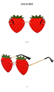 Vues de face et de profil de lunettes de soleil fraise sans monture avec verres rouges et or