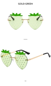 Vues de face et de côté de lunettes de soleil fraises dorées avec verres verts