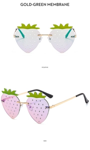 Détails de lunettes de soleil fraise avec monture dorée et décor de feuilles