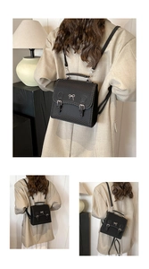 Detail eines schwarzen gesteppten Rucksacks mit Metallschleife und Schnallenriemen