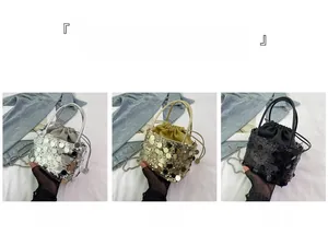 Comparaison détaillée de sacs seaux à paillettes en argent, or et noir avec cordon de serrage