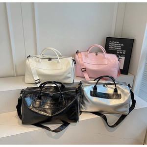 Bolsas de deporte de gran capacidad en colores blanco, rosa, negro y plateado