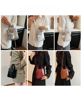 Collage de quatre sacs à bandoulière en cuir ciré vintage en argent, noir, bordeaux et marron