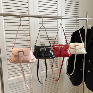 Sacs à main minimalistes pour femmes grande capacité avec boucle en métal en forme de cœur