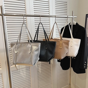 Borsa Tote da Donna Intrecciata di Grande Capacità in Pelle PU Retro Versatile Borsa a Tracolla Urbana Semplice per il Lavoro Quotidiano