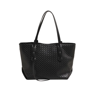 Borsa tote classica in pelle nera intrecciata con spalline lunghe e capiente