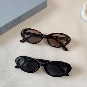 Retro oval sunglasses with leopard and black frames featuring metallic rivet details