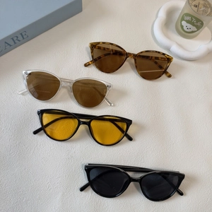 Lunettes De Soleil Yeux De Chat Pour Enfants Rétro Protection UV400 Lentille En Résine Monture PC Mode Pour Garçons Et Filles