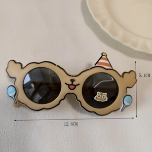 Polarized bear-shaped kids sunglasses in beige silicone with size 12.6x5.1cm measurements