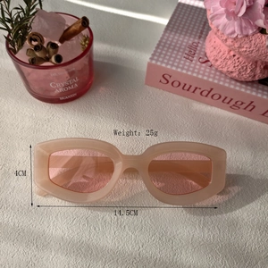 Lunettes de soleil rétro ovales œil de chat en résine crème avec des verres roses tendance