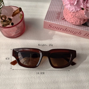 Lunettes de soleil carrées rétro marron translucide en résine avec protection anti-UV