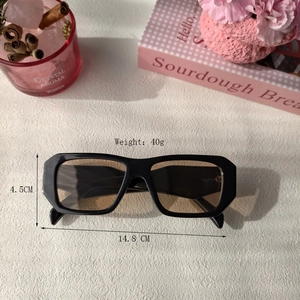 Fashionable square frame sunglasses with thick edges and brown lenses for men and women