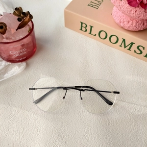 Lunettes ovales sans monture minimalistes avec cadre en métal noir fin et verres clairs