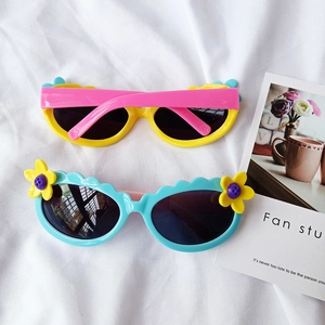 Niedliche Blumen-Kindersonnenbrille in Gelb und Blau für modische Jungen und Mädchen