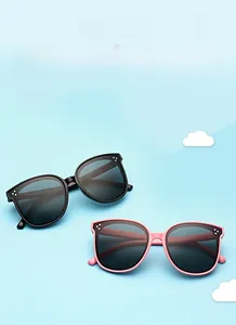 Lunettes de soleil polarisées en silicone pour enfants en noir et rose-noir chic