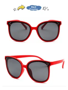 Détails des lunettes de soleil en silicone rouge pour enfants avec rivets argentés