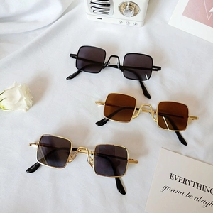 Lunettes de soleil rétro carrées pour enfants avec verres UV400 et monture en métal