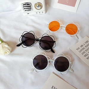 Flower shaped sunflower sunglasses for kids with UV400 protection in diverse colors