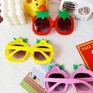 Kids cute pineapple shaped sunglasses in red, yellow and pink for beach party fun
