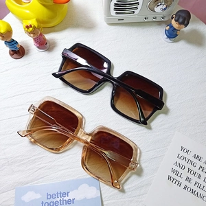Classic black and champagne square oversized sunglasses with gradient brown lenses