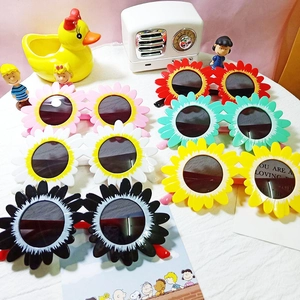 Sunflower shaped kids sunglasses in multiple colors with round dark lenses for fashion