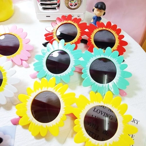 Colorful sunflower shaped children sunglasses with round lenses in five bright colors