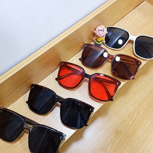 2025 trendy oversized retro square sunglasses for men and women in five stylish colors