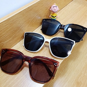 Fashionable oversized square sunglasses with triple dot metal rivets in various colors