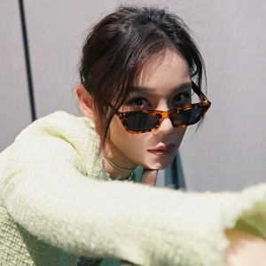 Retro tortoise shell cat-eye sunglasses with dark lenses for a chic vintage look