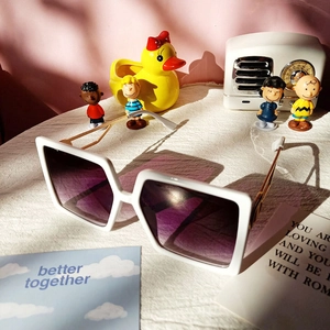 Fashion square sunglasses with white frames, purple gradient lenses and gold metal temples