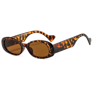Retro 90s oval sunglasses with tortoise shell frames and wide wavy temples in 45-degree view