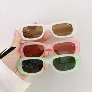 Lunettes de soleil rétro rectangle pour enfants avec monture gelée colorée tendance