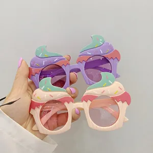 Occhiali Da Sole Novità A Forma Di Cupcake Plastica Protezione UV400 Gadget Per Feste Divertenti Per Bambini Compleanno