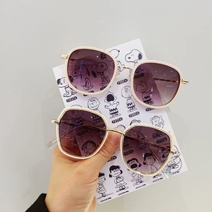 Kids vintage sunglasses with ivory round frames and gradient lenses for boys and girls