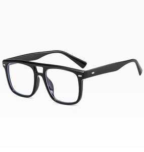 Detail der Retro-Brille mit Doppelsteg, Blaulichtfilter-Gläsern und schwarzem Rahmen