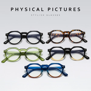 Détail des montures de lunettes rondes vintage multicolores avec rivets métalliques modèle Z3395