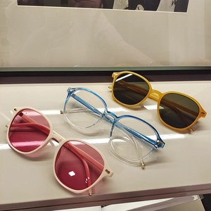 Retro Small Frame Irregular Rivet Sunglasses Women UV400 Protection Resin Frame Fashion Outdoor Travel Eyewear