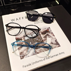 Retro small frame sunglasses set including black and blue gradient stylish eyewear