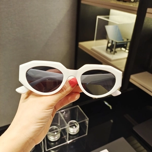 Retro Cat Eye Sunglasses Geometric Polygon Thick Frame UV400 Protection Plastic Trendy Street Fashion Eyewear For Women
