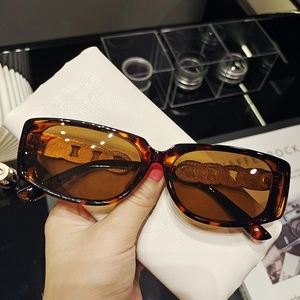 Lunettes De Soleil Rectangulaires À La Mode Avec Branches En Chaîne Métallique Vintage Protection UV Pour Femmes