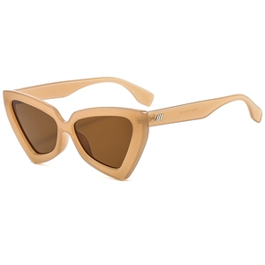 Lunettes de soleil œil de chat beige avec monture épaisse et détails métalliques
