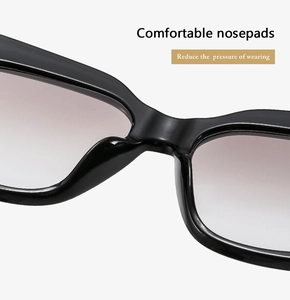 Detail der bequemen integrierten Nasenpads an der schwarzen Cat-Eye-Sonnenbrille