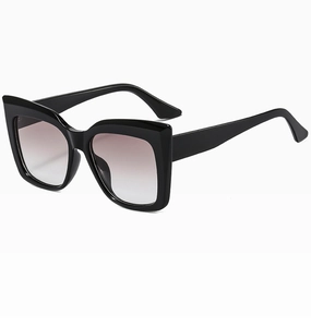 Detailansicht der übergroßen Cat-Eye-Sonnenbrille mit schwarzem Rahmen und Verlaufsgläsern