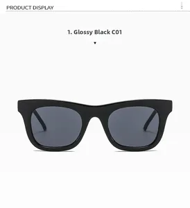 Vue détaillée des lunettes de soleil carrées noir brillant avec verres gris foncé C01