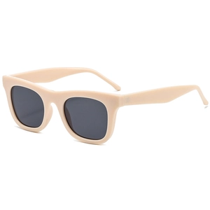 Lunettes de soleil carrées beiges élégantes avec verres foncés pour un look rétro