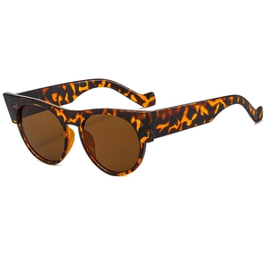 Fashionable oversized cat-eye sunglasses with tortoise shell frames and brown lenses