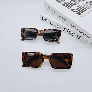 Retro rectangle leopard print sunglasses with thick frames and dark lenses for men and women