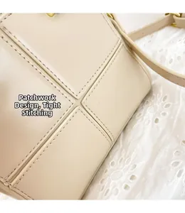 Gros plan du sac à main beige en patchwork avec coutures détaillées et similicuir de qualité
