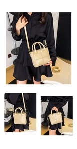 Vues multiples d'un sac carré matelassé beige avec deux poignées et une boucle dorée